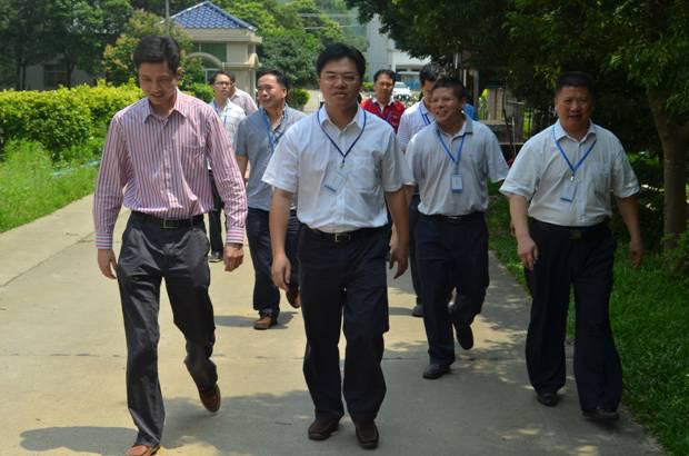 1381686081 1381686081